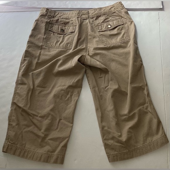 Calvin Klein khaki Bermuda shorts size 16. - Picture 7 of 9